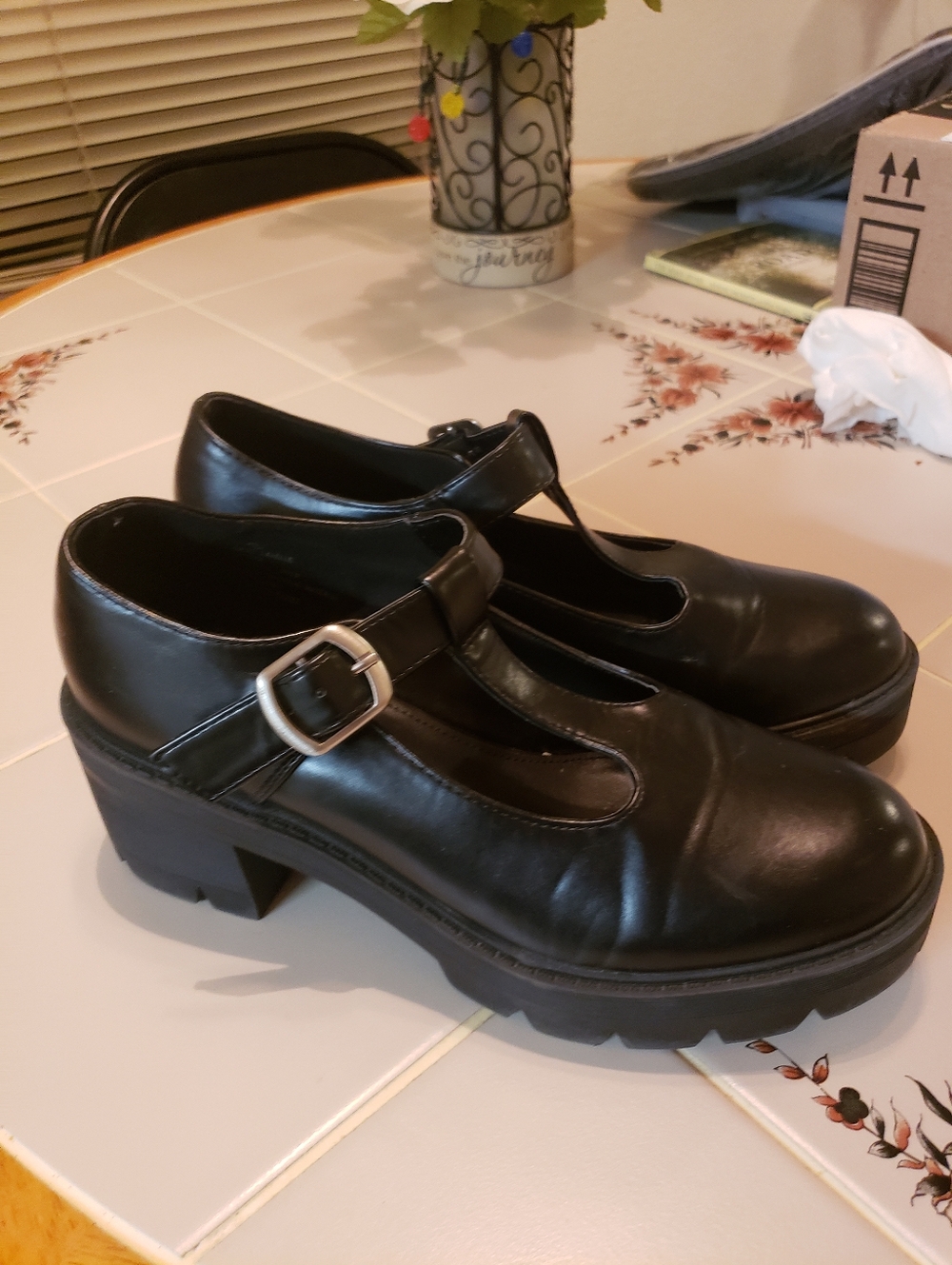 Arizona Lavelle Black Mary Jane Buckle Platform Shoes New Condition Womens 8